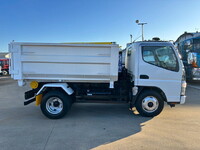 三菱ふそうキャンターコンテナ専用車小型（2t・3t）[写真09]