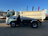 三菱ふそうキャンターコンテナ専用車小型（2t・3t）[写真10]