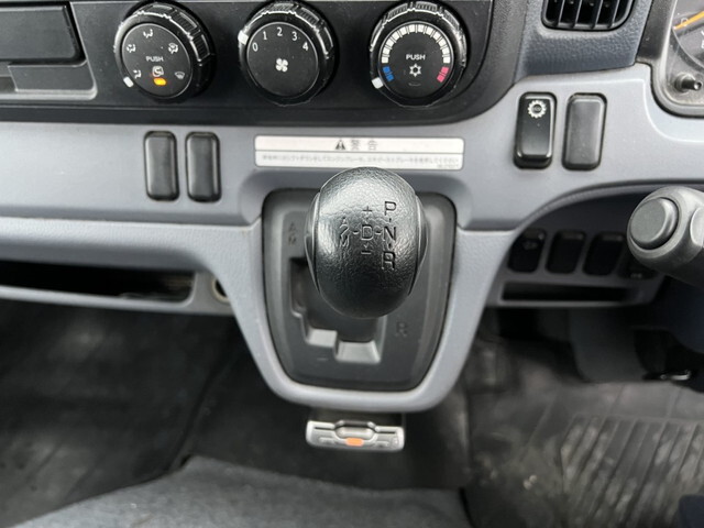 三菱ふそうキャンターアルミウイング小型（2t・3t）[写真12]