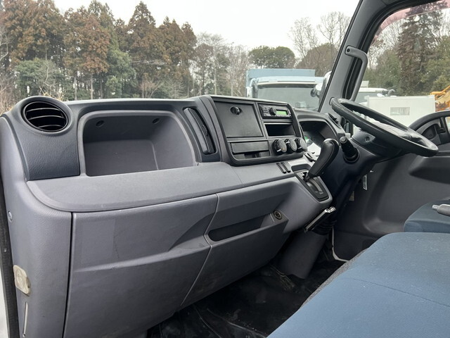 三菱ふそうキャンターアルミウイング小型（2t・3t）[写真16]