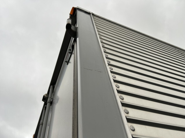 三菱ふそうキャンターアルミウイング小型（2t・3t）[写真38]