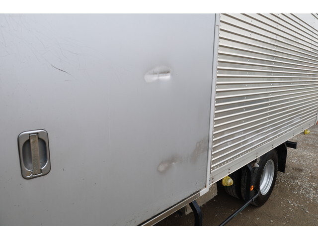 三菱ふそうキャンターアルミバン小型（2t・3t）[写真10]