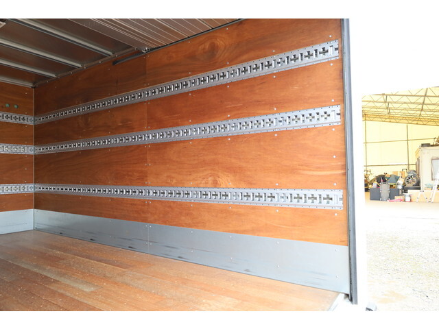 三菱ふそうキャンターアルミバン小型（2t・3t）[写真14]