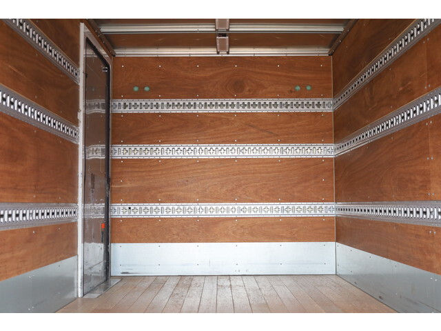 三菱ふそうキャンターアルミバン小型（2t・3t）[写真17]