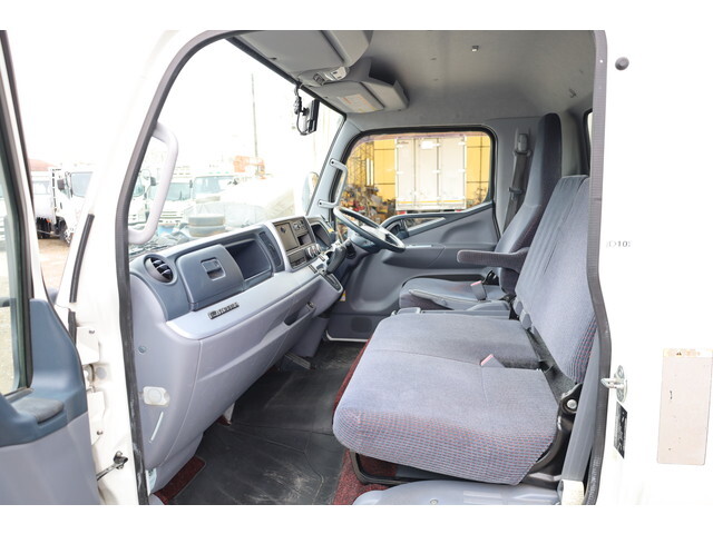 三菱ふそうキャンターアルミバン小型（2t・3t）[写真28]