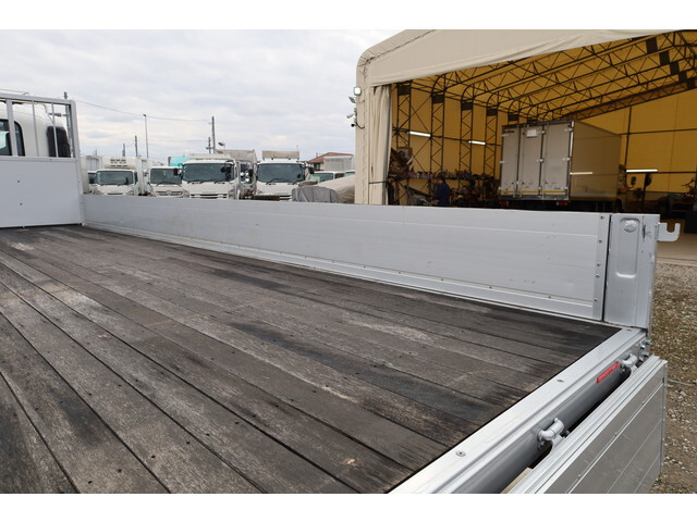 いすゞフォワードアルミブロック中型（4t）[写真17]