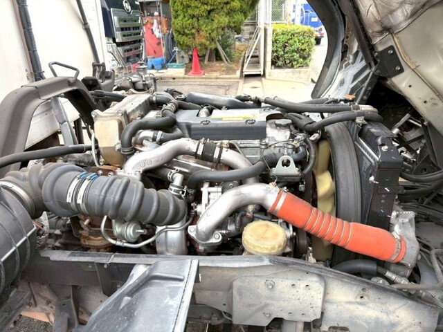 いすゞフォワード冷凍車（冷蔵車）増トン（6t・8t）[写真24]