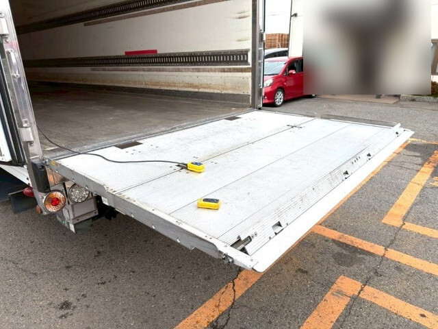 いすゞフォワード冷凍車（冷蔵車）増トン（6t・8t）[写真05]