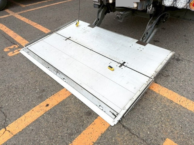 いすゞフォワード冷凍車（冷蔵車）増トン（6t・8t）[写真06]