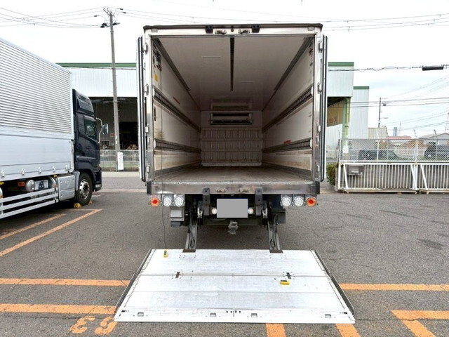 いすゞフォワード冷凍車（冷蔵車）増トン（6t・8t）[写真07]