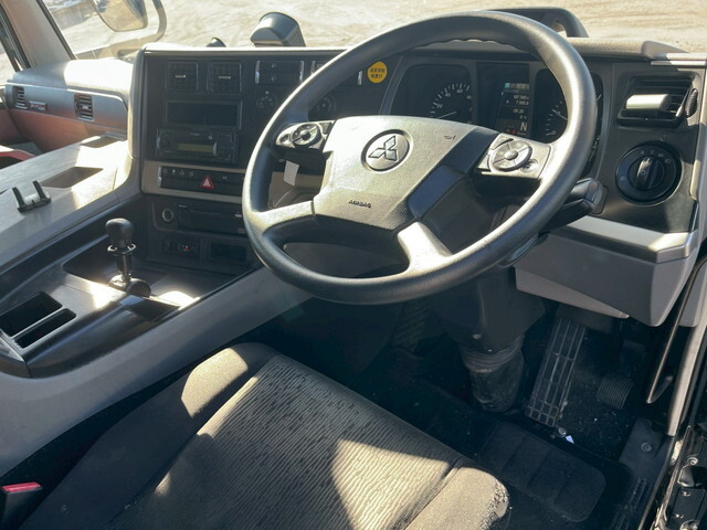 三菱ふそうスーパーグレートトレーラーヘッド（トラクターヘッド）大型（10t）[写真16]