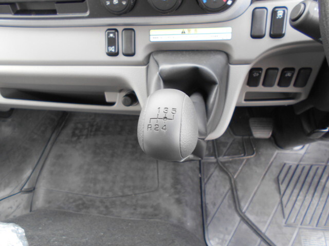 三菱ふそうキャンタークレーン5段小型（2t・3t）[写真33]