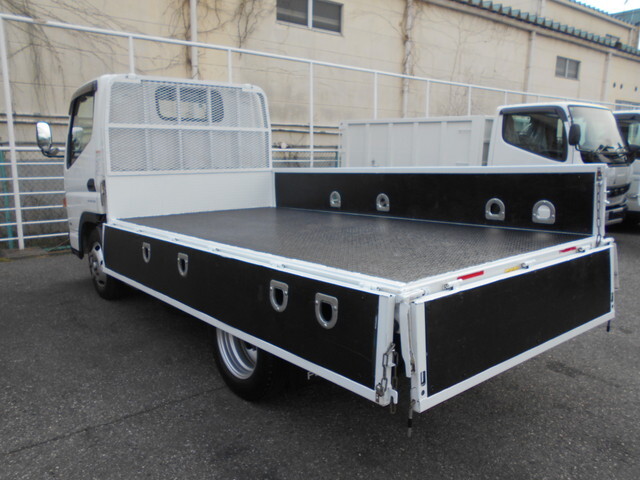 三菱ふそうキャンター平ボディ小型（2t・3t）[写真11]