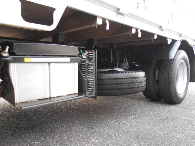 三菱ふそうキャンター平ボディ小型（2t・3t）[写真18]