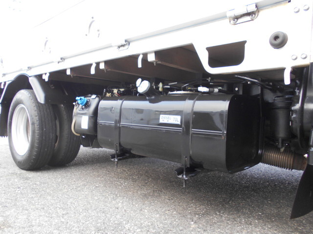 三菱ふそうキャンター平ボディ小型（2t・3t）[写真19]