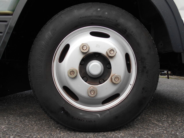 三菱ふそうキャンター平ボディ小型（2t・3t）[写真22]