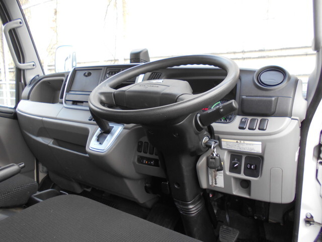 三菱ふそうキャンター平ボディ小型（2t・3t）[写真25]