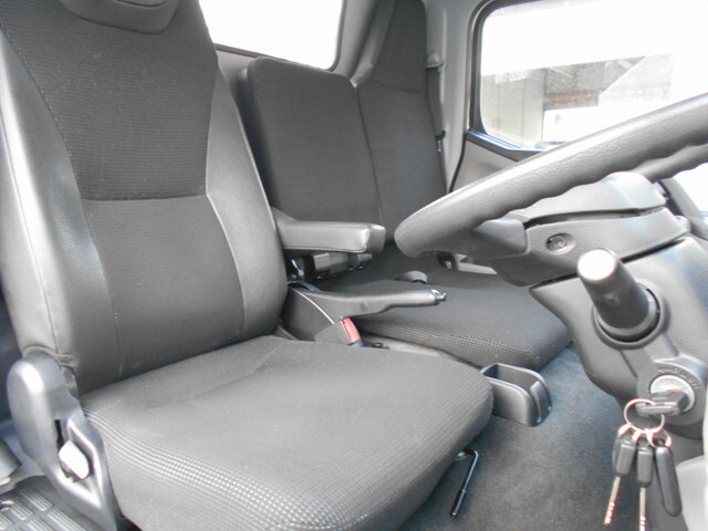 三菱ふそうキャンター平ボディ小型（2t・3t）[写真26]