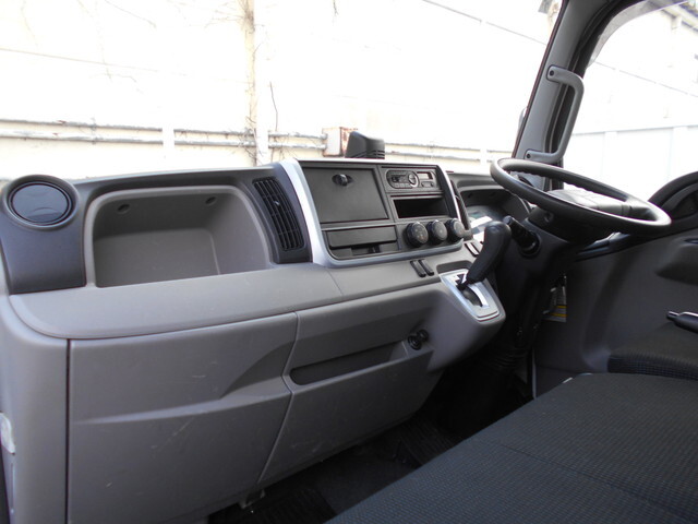 三菱ふそうキャンター平ボディ小型（2t・3t）[写真27]