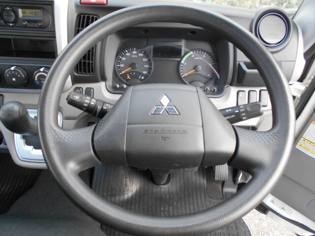 三菱ふそうキャンター平ボディ小型（2t・3t）[写真29]