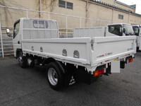 三菱ふそうキャンター平ボディ小型（2t・3t）[写真02]