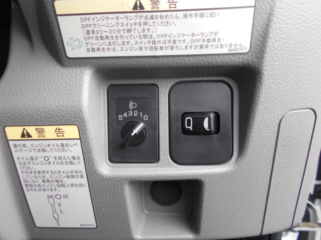 三菱ふそうキャンター平ボディ小型（2t・3t）[写真36]