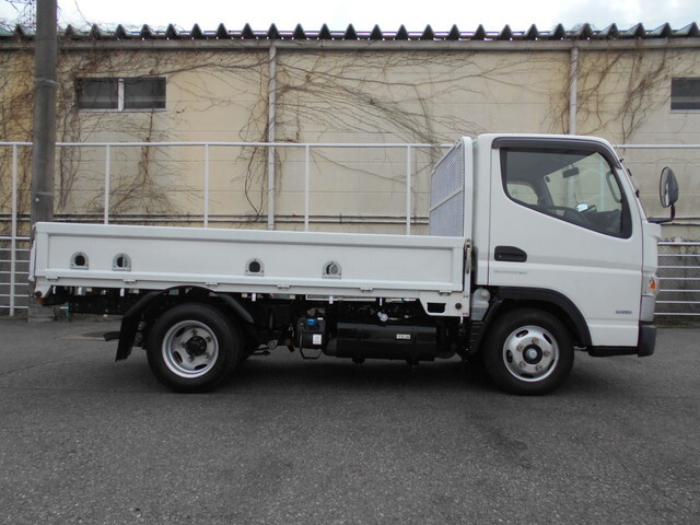 三菱ふそうキャンター平ボディ小型（2t・3t）[写真06]