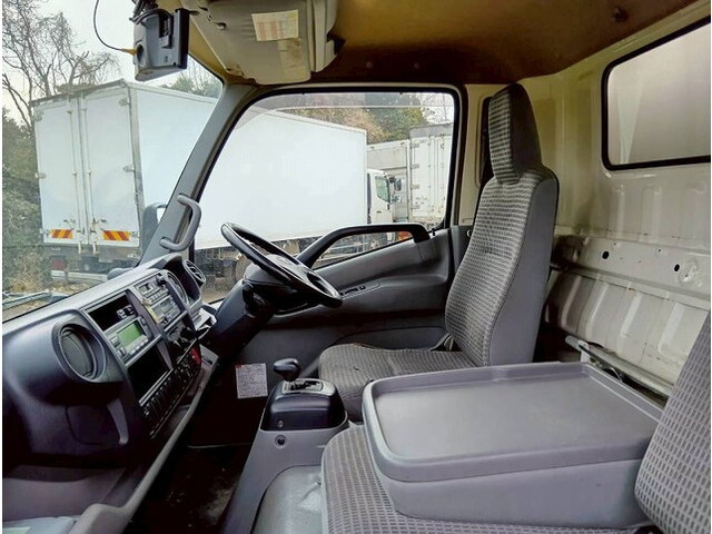 日野デュトロ冷凍車（冷蔵車）小型（2t・3t）[写真32]