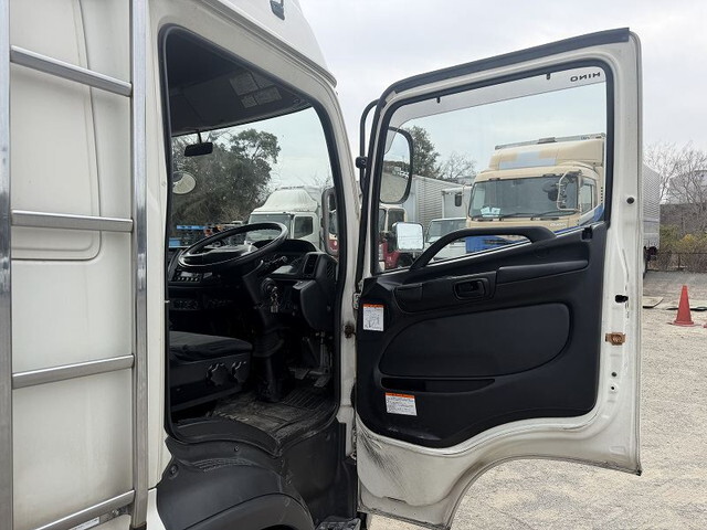 日野レンジャー冷凍車（冷蔵車）中型（4t）[写真23]