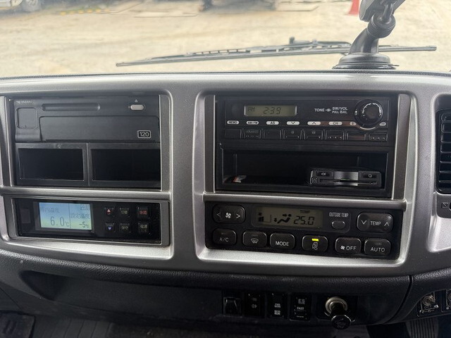 日野レンジャー冷凍車（冷蔵車）中型（4t）[写真27]