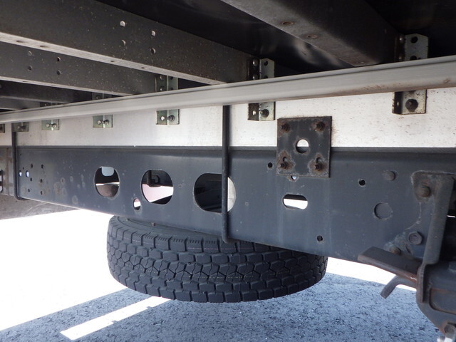 いすゞフォワードアルミウイング中型（4t）[写真13]