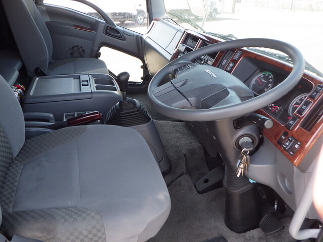 いすゞフォワードアルミウイング中型（4t）[写真36]