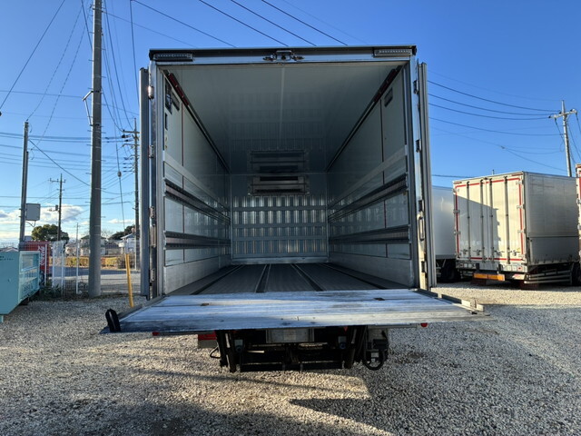 いすゞフォワード冷凍車（冷蔵車）中型（4t）[写真13]