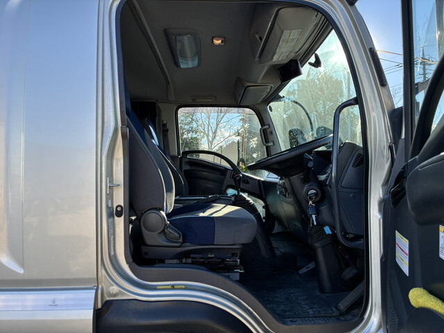 いすゞフォワード冷凍車（冷蔵車）中型（4t）[写真15]