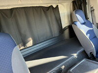 いすゞフォワード冷凍車（冷蔵車）中型（4t）[写真18]