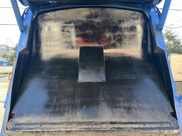 UDトラックスコンドルパッカー車（塵芥車）中型（4t）[写真19]