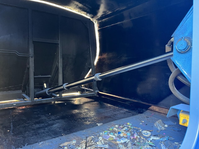 UDトラックスコンドルパッカー車（塵芥車）中型（4t）[写真20]