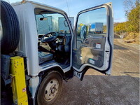 いすゞエルフ高所作業車小型（2t・3t）[写真12]