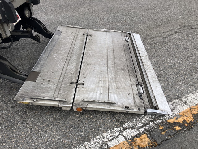 日野レンジャー冷凍車（冷蔵車）中型（4t）[写真18]