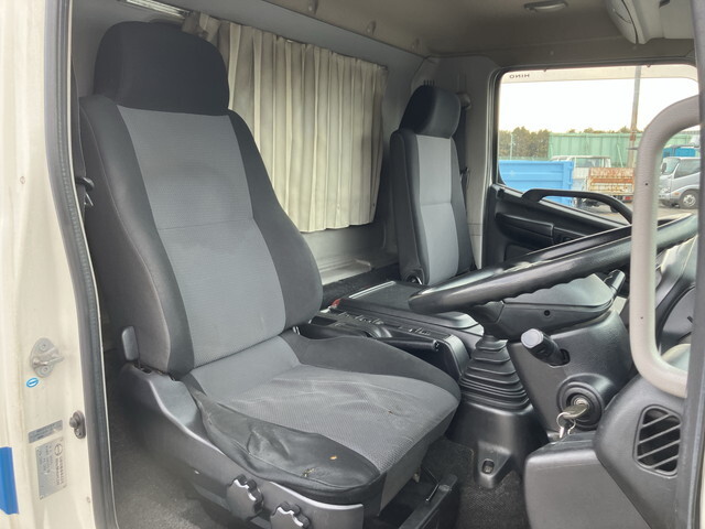 日野レンジャー冷凍車（冷蔵車）中型（4t）[写真32]