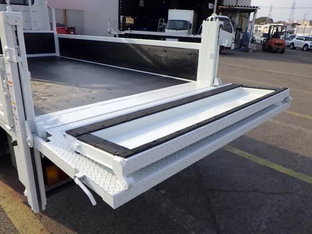 いすゞエルフダブルキャブ（Wキャブ）小型（2t・3t）[写真32]