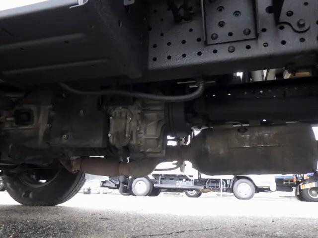 いすゞエルフダブルキャブ（Wキャブ）小型（2t・3t）[写真23]