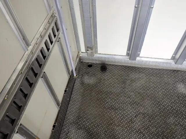 三菱ふそうキャンター冷凍車（冷蔵車）小型（2t・3t）[写真35]