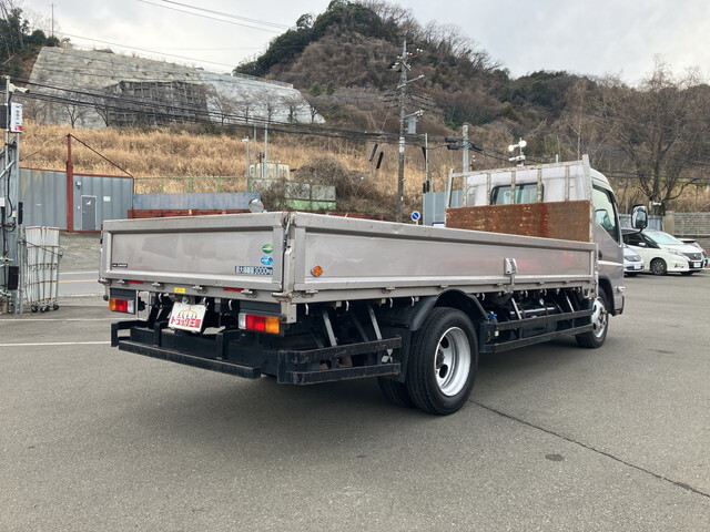 三菱ふそうキャンター平ボディ小型（2t・3t）[写真02]