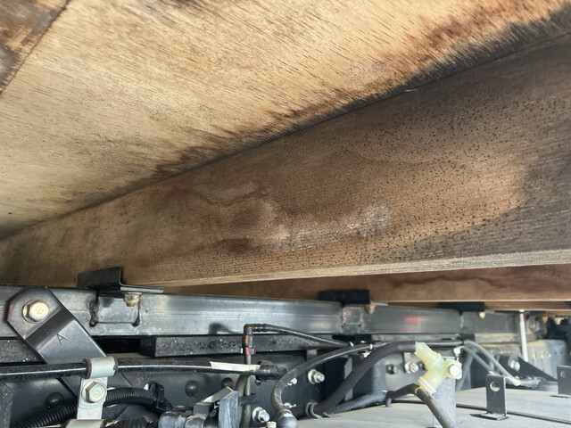 三菱ふそうキャンター平ボディ小型（2t・3t）[写真24]