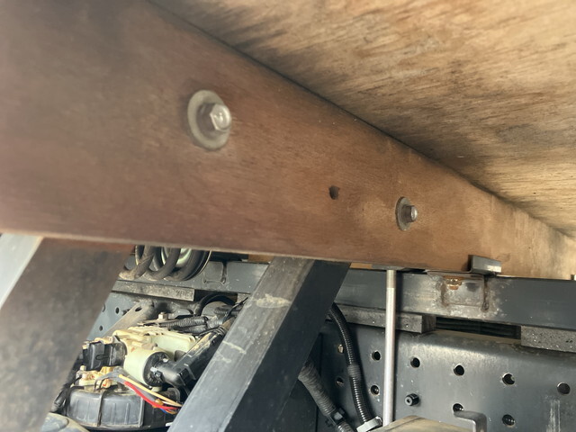 三菱ふそうキャンター平ボディ小型（2t・3t）[写真25]