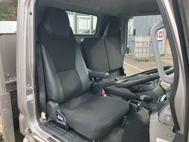 三菱ふそうキャンター平ボディ小型（2t・3t）[写真31]