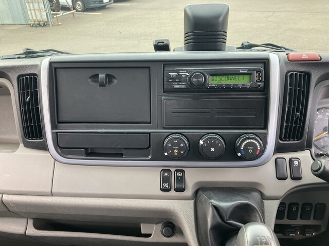 三菱ふそうキャンター平ボディ小型（2t・3t）[写真35]