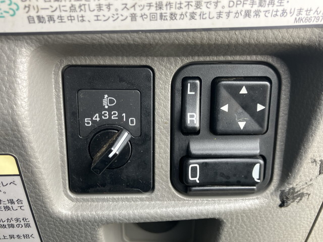 三菱ふそうキャンター平ボディ小型（2t・3t）[写真38]