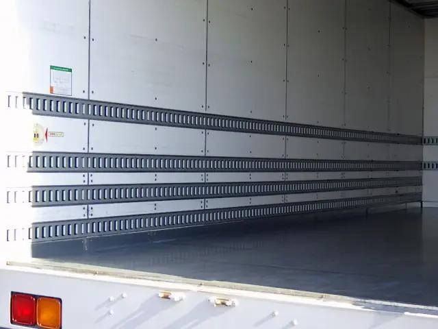 いすゞフォワードアルミバン中型（4t）[写真10]